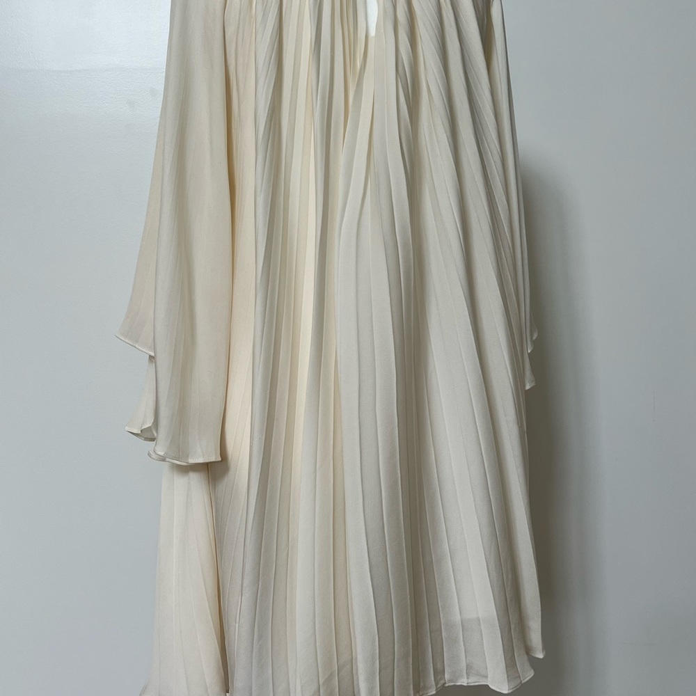 Alice + Olivia white pleated dress MEDIUM - Picture 8 of 8